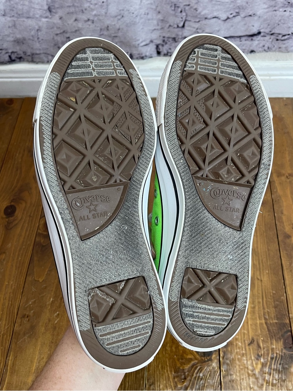 Converse neon green low top sneakers Mens size 7, Womens size 9 - Picture 6 of 8